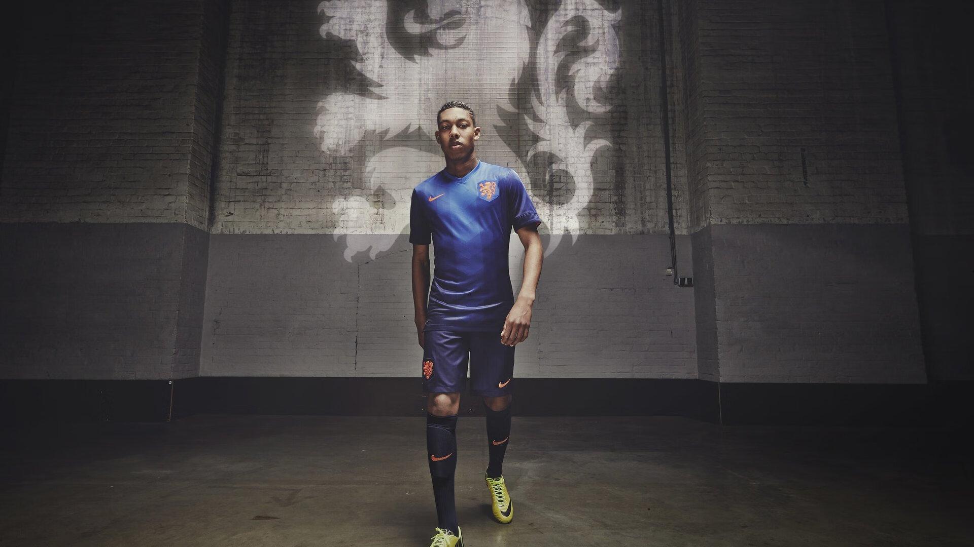 孔帕尼痛心疾首，穆西亚拉伤愈复出再遭重创，直言愤怒与无奈交织